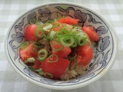 サバ缶のトマトのっけ丼