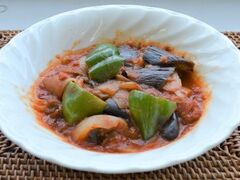 残り野菜のトマト煮込み