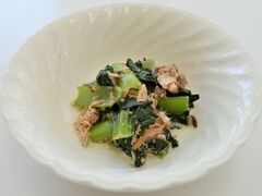 小松菜とサバ缶のサラダ